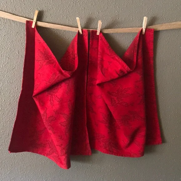 Crate & Barrel Holly Leaf Napkins - Picture 6 of 9